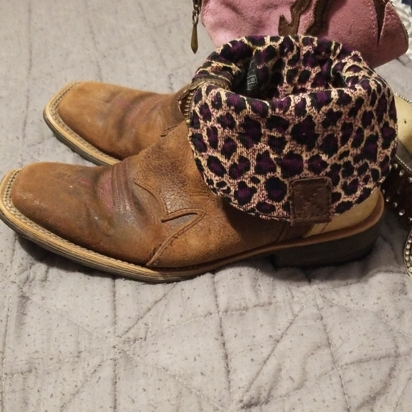 Ariat square toe cowboy boots - Picture 4 of 5